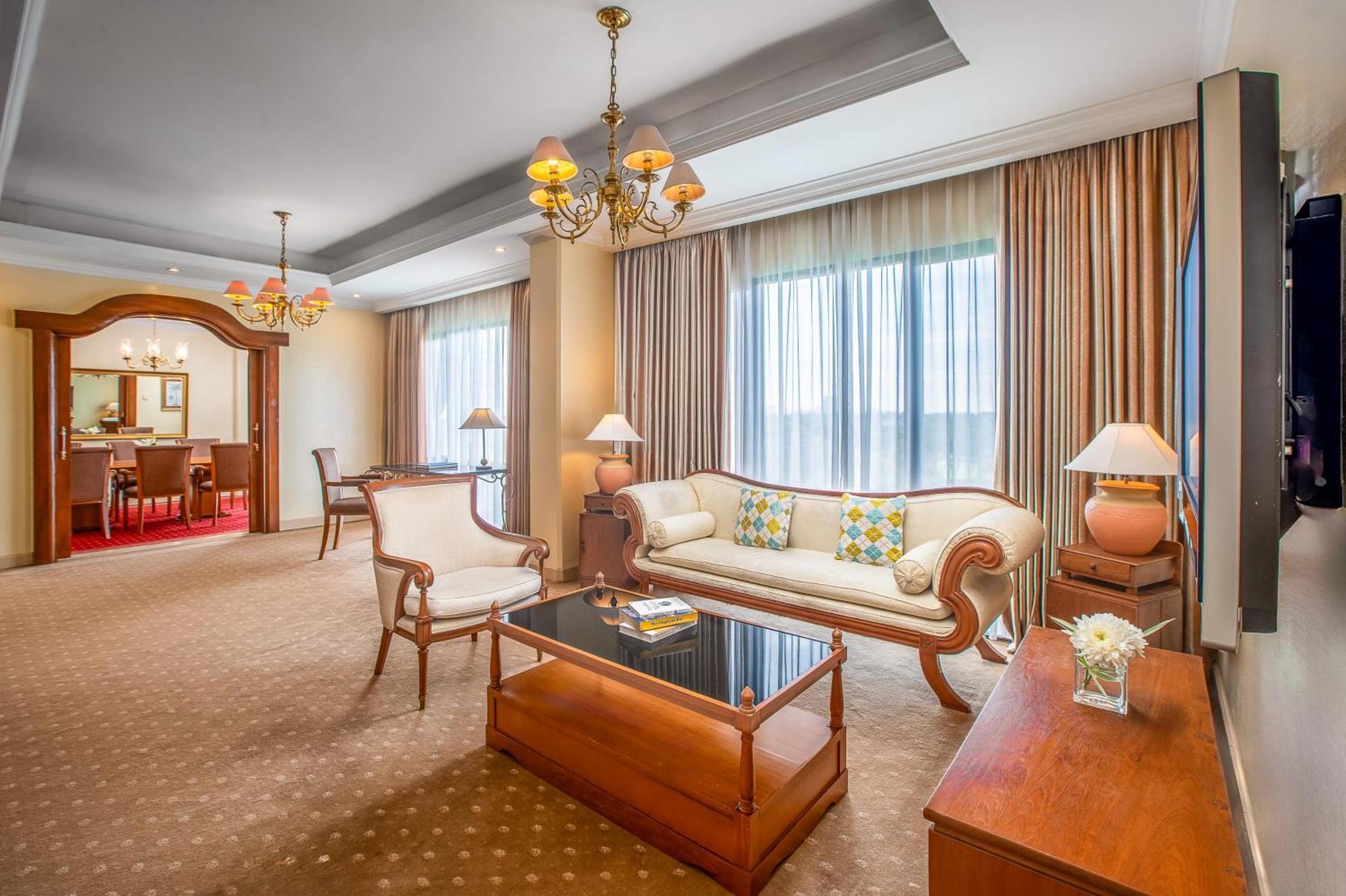 อาร์ยาดูตา ลิปโป วิลเลจ Hotel ทังเกอรัง ภายนอก รูปภาพ